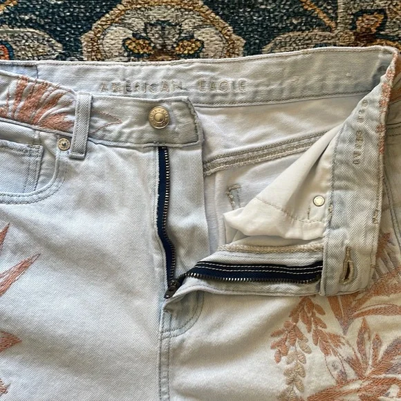American Eagle Outfitters Embroidered High Rise โMomโJean Shorts - Picture 3 of 8